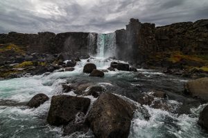 Wasser und Steine