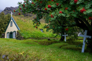 Turfchurch with graves I